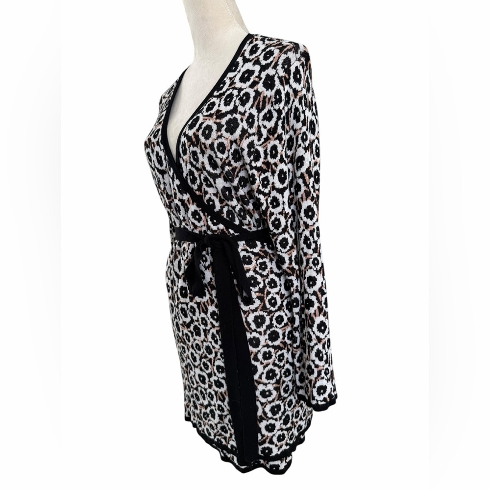 Diane Von Furstenberg x Target Floral Black White wrap Knit Dress - Picture 7 of 9